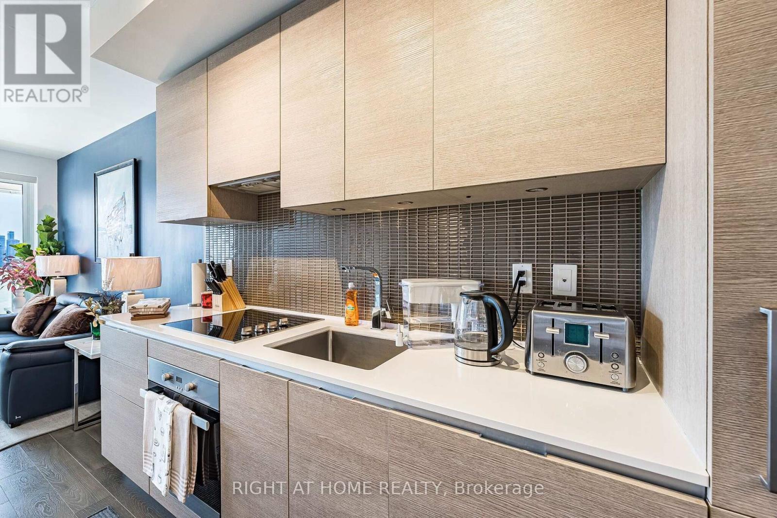 1604 - 200 Bloor Street W, Toronto, ON - Indoor Photo Showing Kitchen