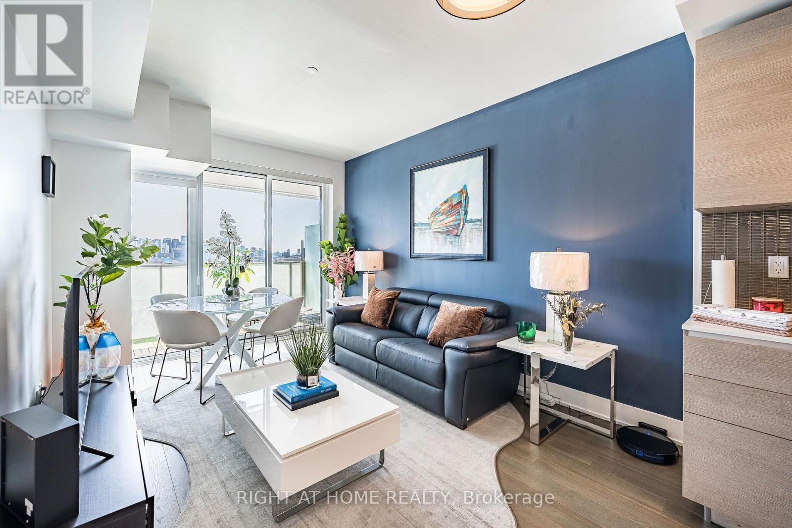 1604 - 200 Bloor Street W, Toronto, ON - Indoor Photo Showing Living Room