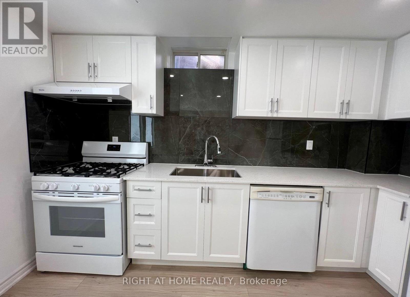 99 Ascalon Drive, Vaughan, ON - Indoor Photo Showing Kitchen