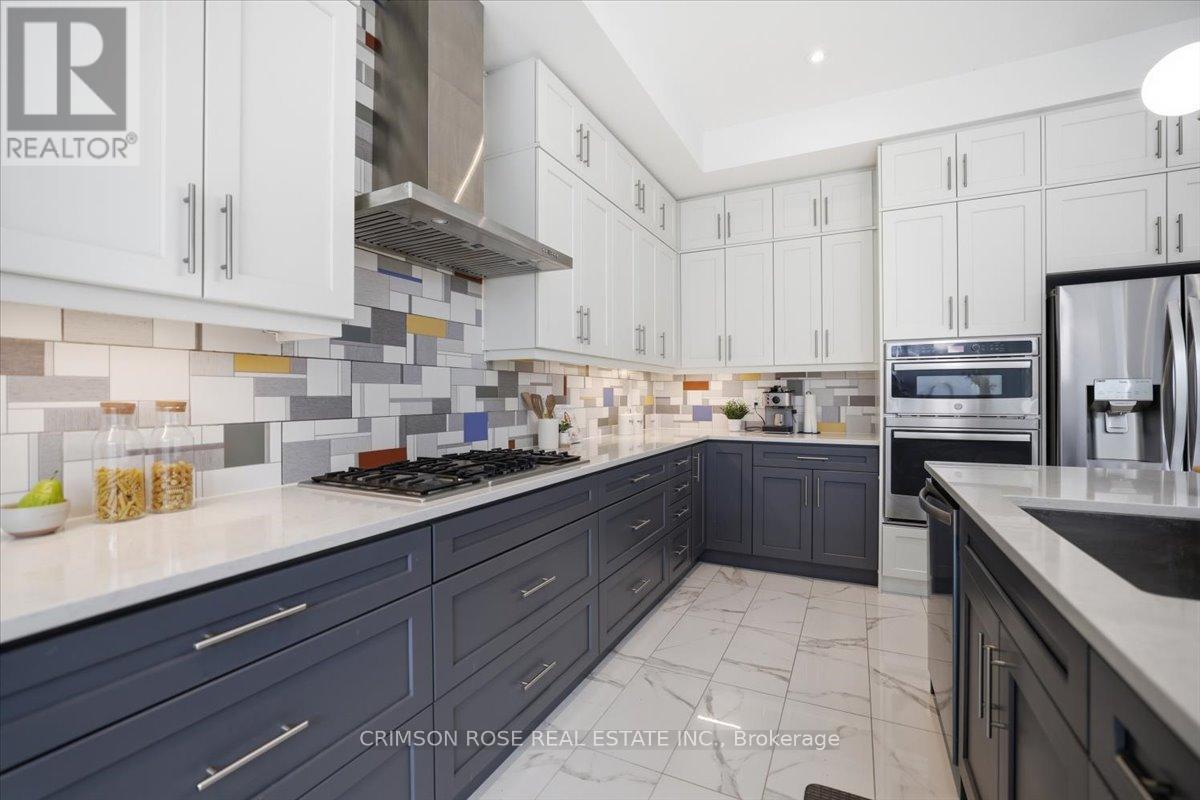 1467 Everest Crescent, Oakville, ON - Indoor Photo Showing Kitchen With Stainless Steel Kitchen With Upgraded Kitchen