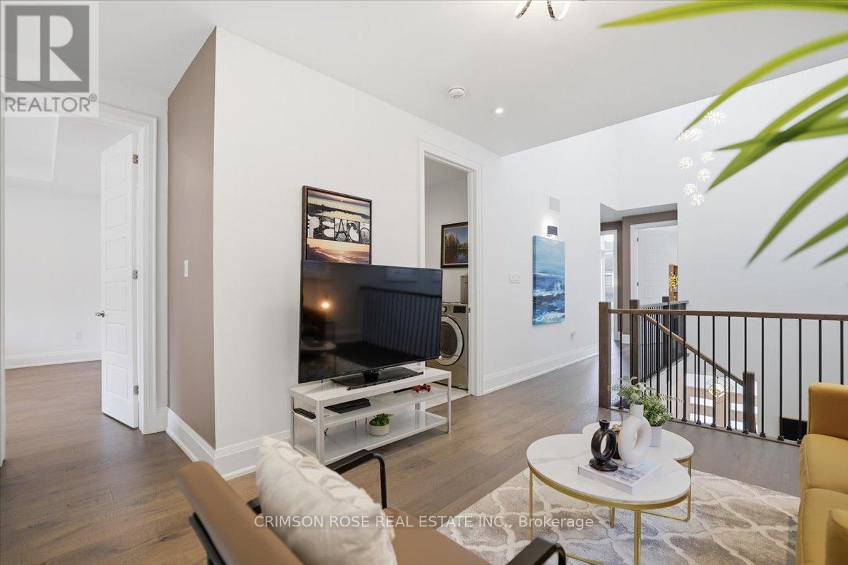 1467 Everest Crescent, Oakville, ON - Indoor Photo Showing Living Room