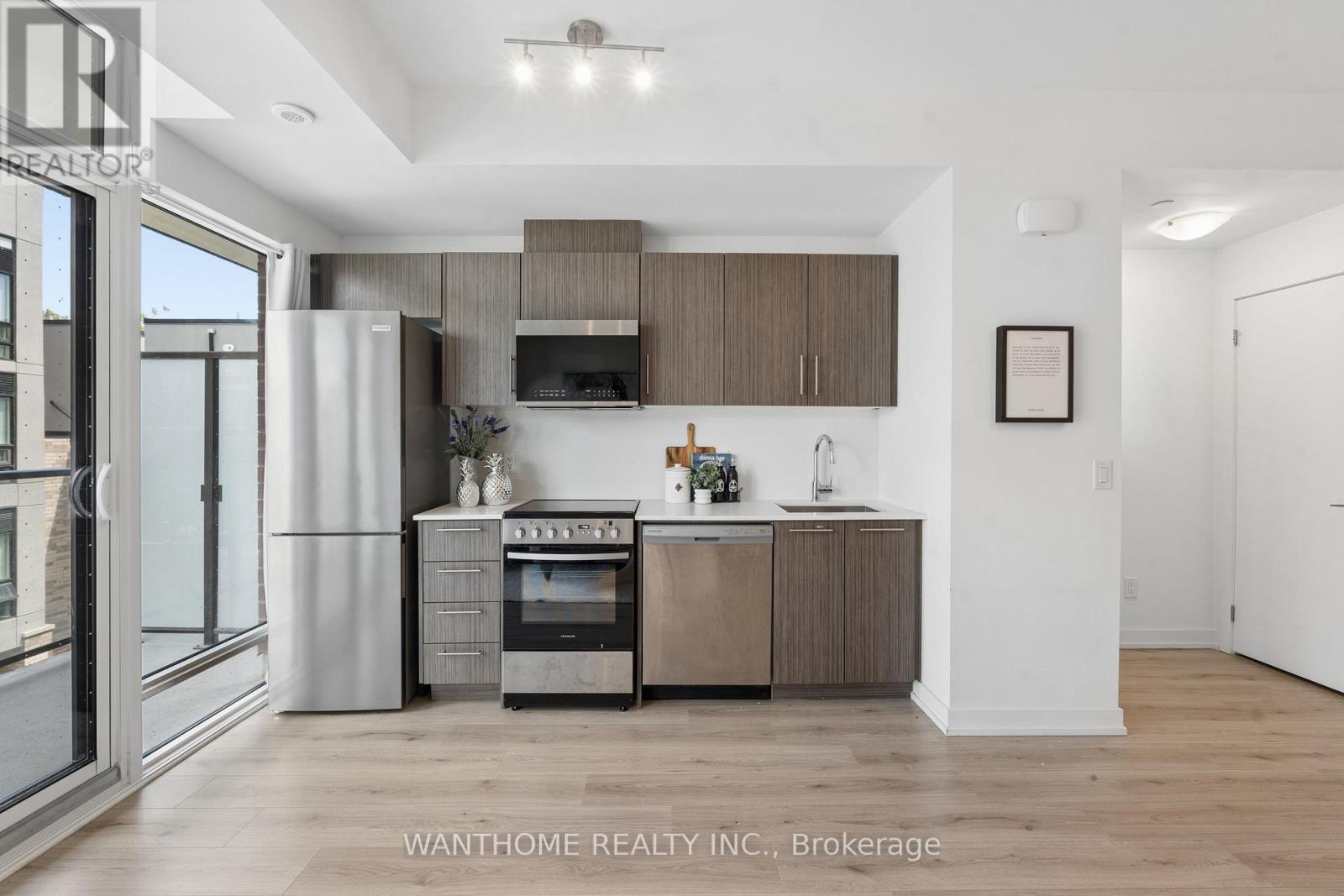 15 - 861 Sheppard Avenue W, Toronto, ON - Indoor Photo Showing Kitchen With Stainless Steel Kitchen