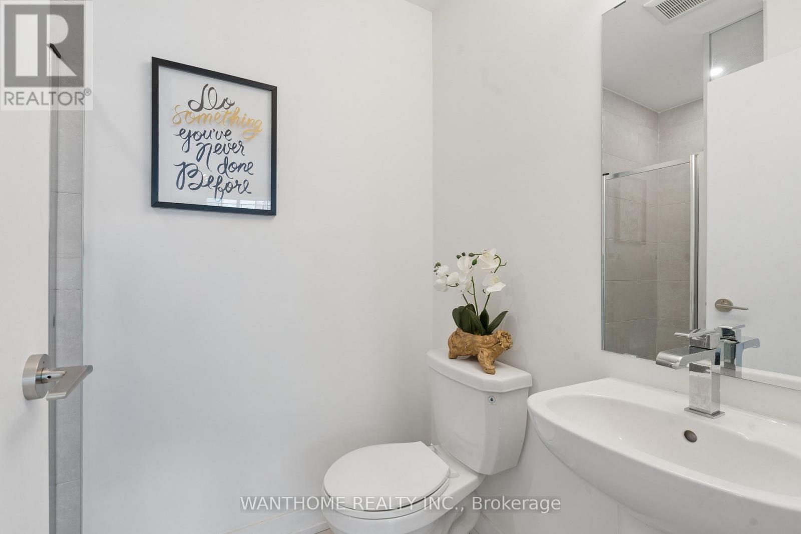 15 - 861 Sheppard Avenue W, Toronto, ON - Indoor Photo Showing Bathroom