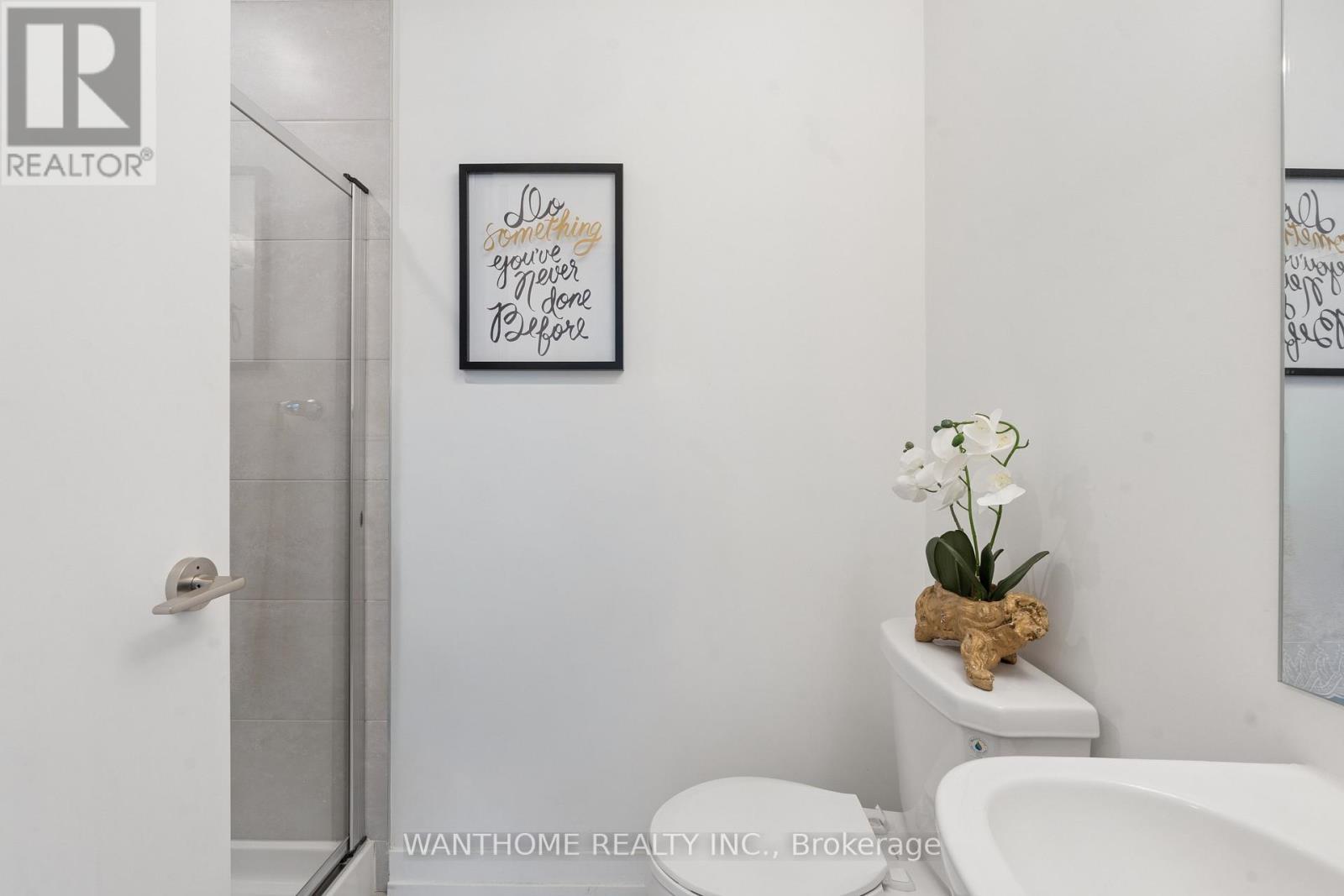 15 - 861 Sheppard Avenue W, Toronto, ON - Indoor Photo Showing Bathroom