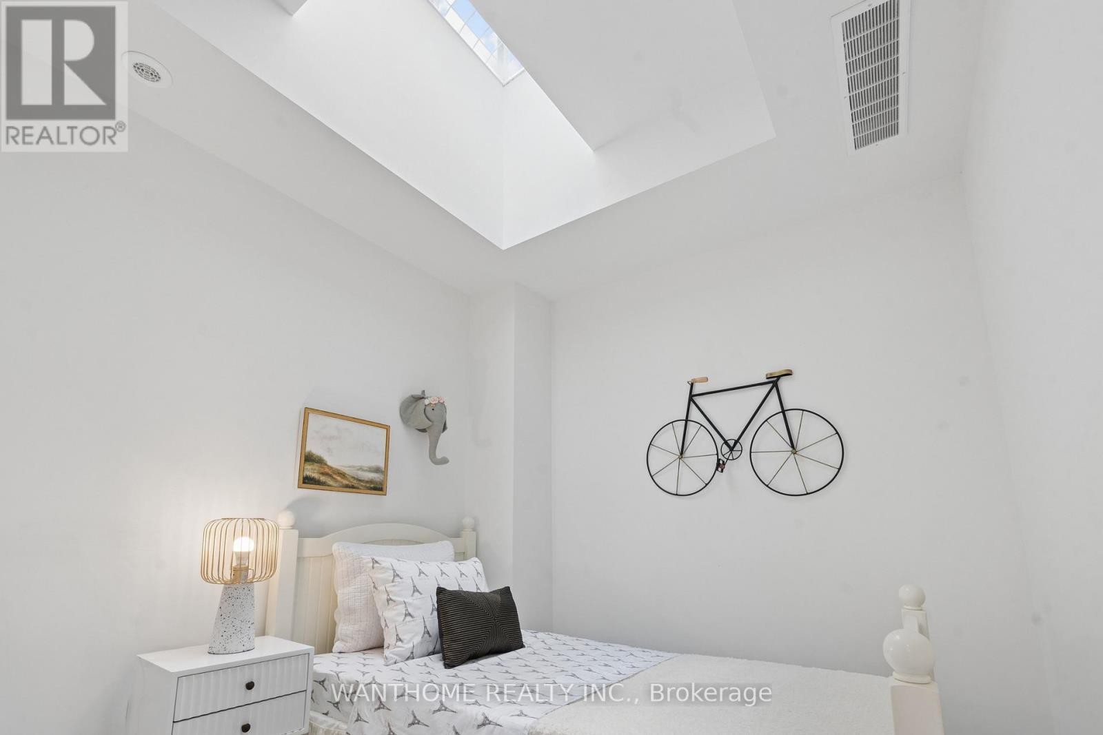 15 - 861 Sheppard Avenue W, Toronto, ON - Indoor Photo Showing Bedroom