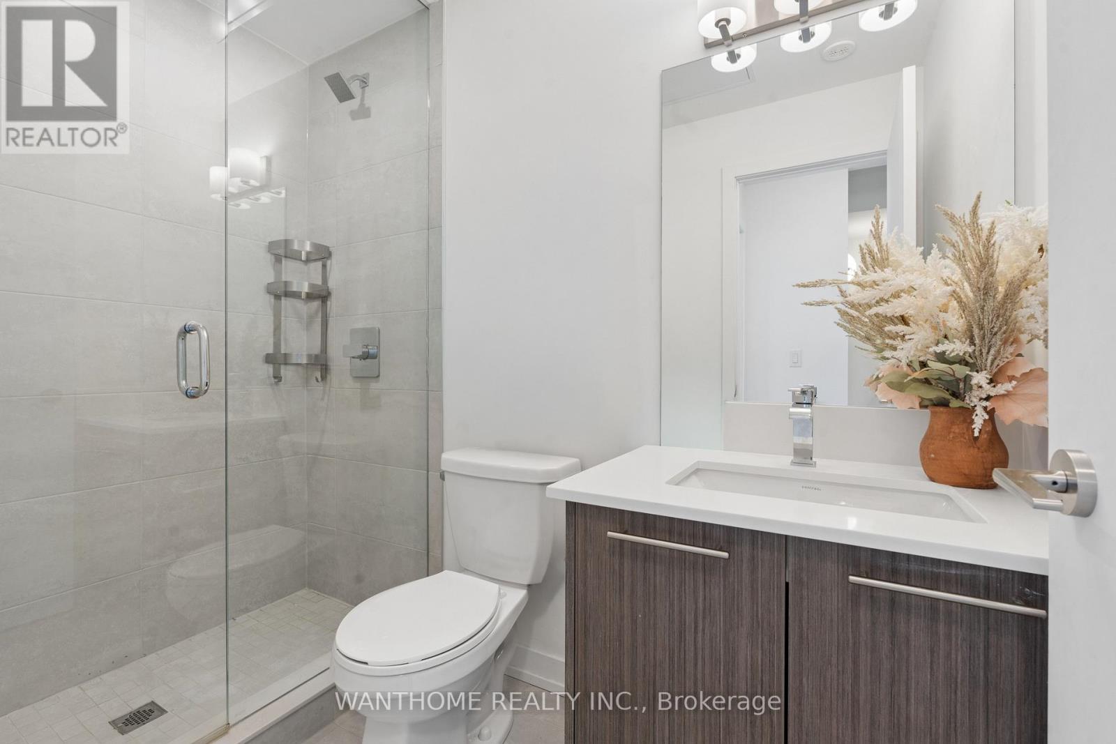 15 - 861 Sheppard Avenue W, Toronto, ON - Indoor Photo Showing Bathroom