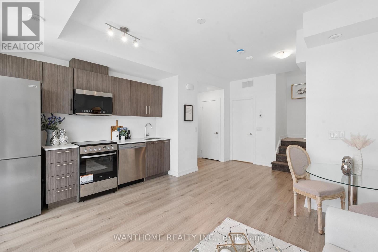15 - 861 Sheppard Avenue W, Toronto, ON - Indoor