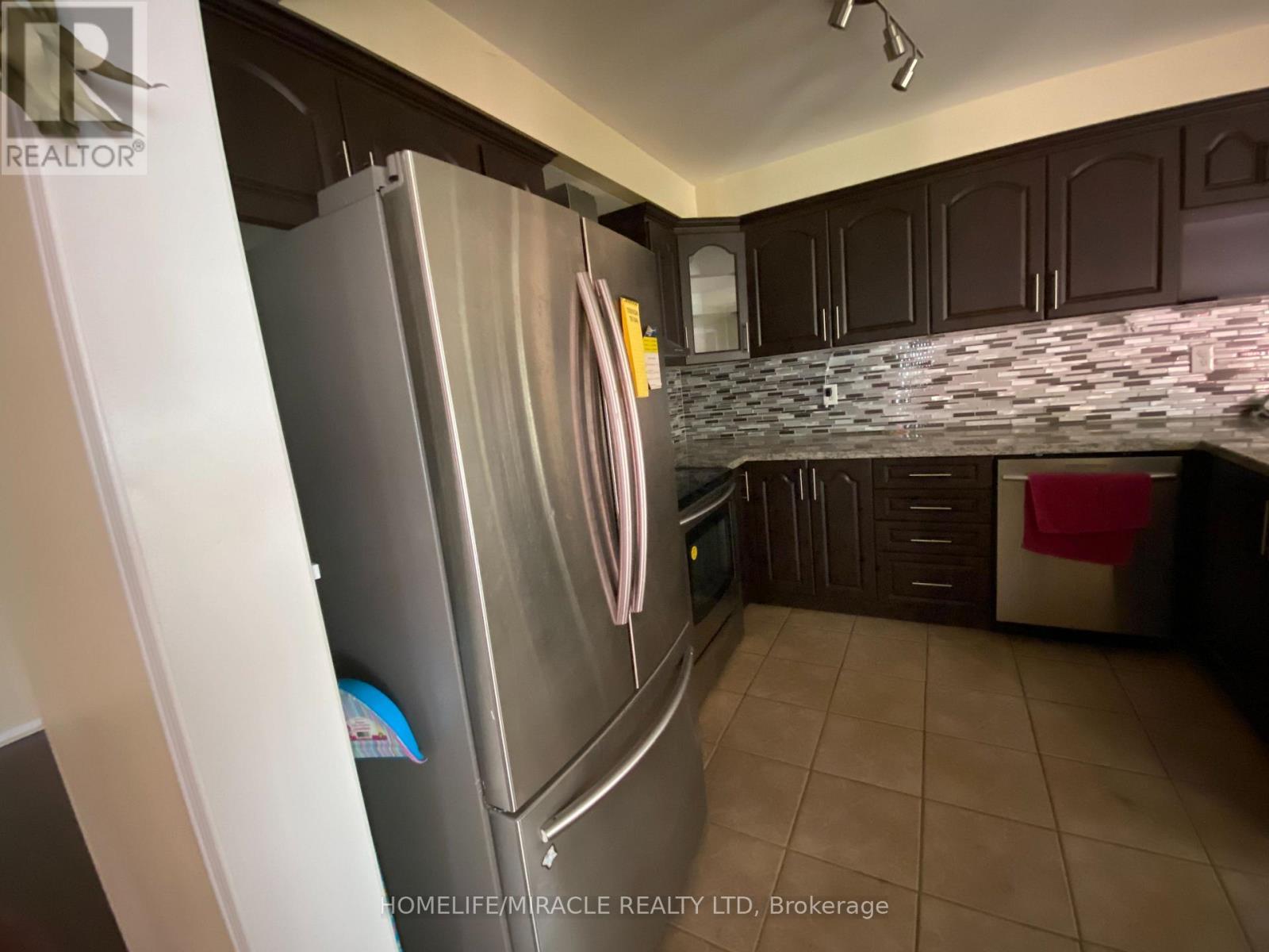 7419 Magistrate Terrace, Mississauga, ON - Indoor Photo Showing Kitchen