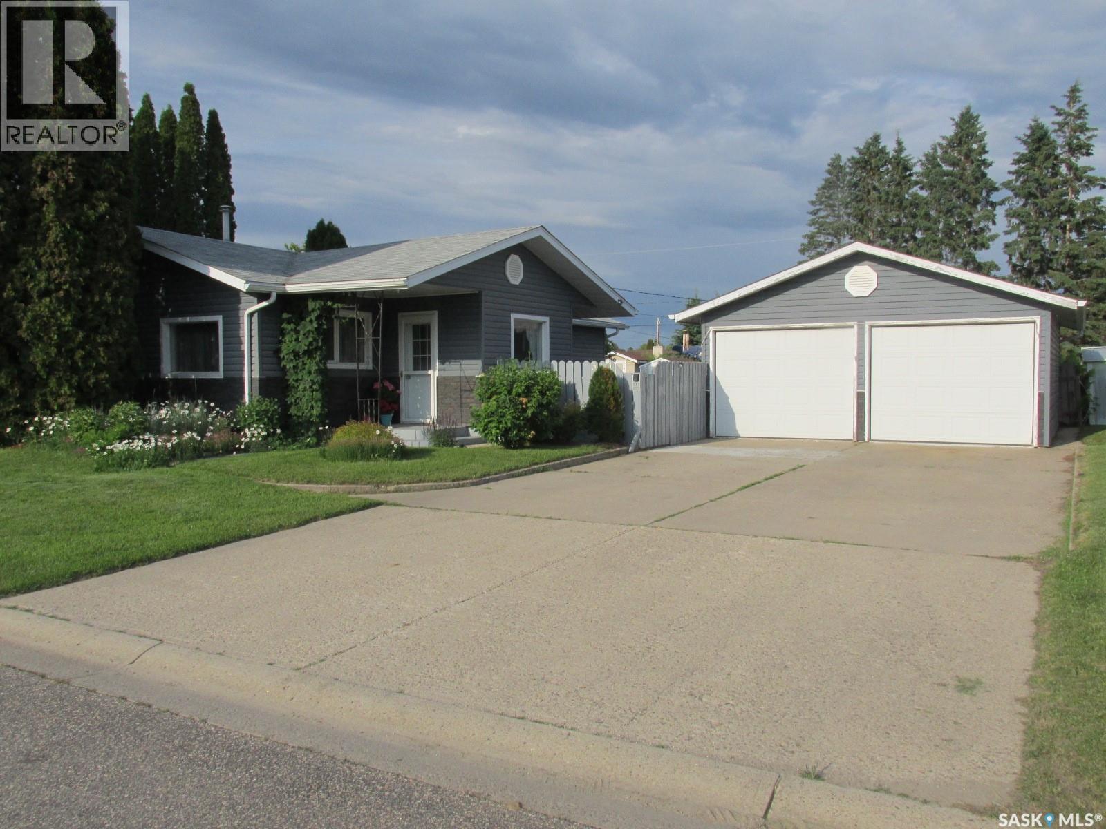 311 3Rd Street N, Nipawin, SK - Outdoor