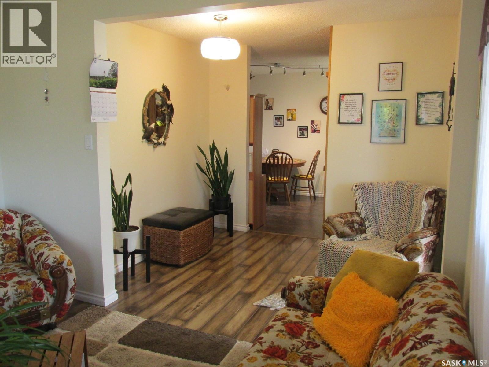 311 3Rd Street N, Nipawin, SK - Indoor Photo Showing Living Room