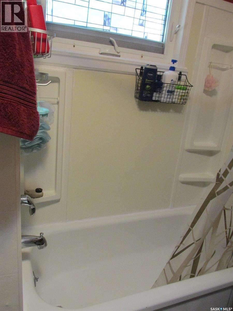 311 3Rd Street N, Nipawin, SK - Indoor Photo Showing Bathroom