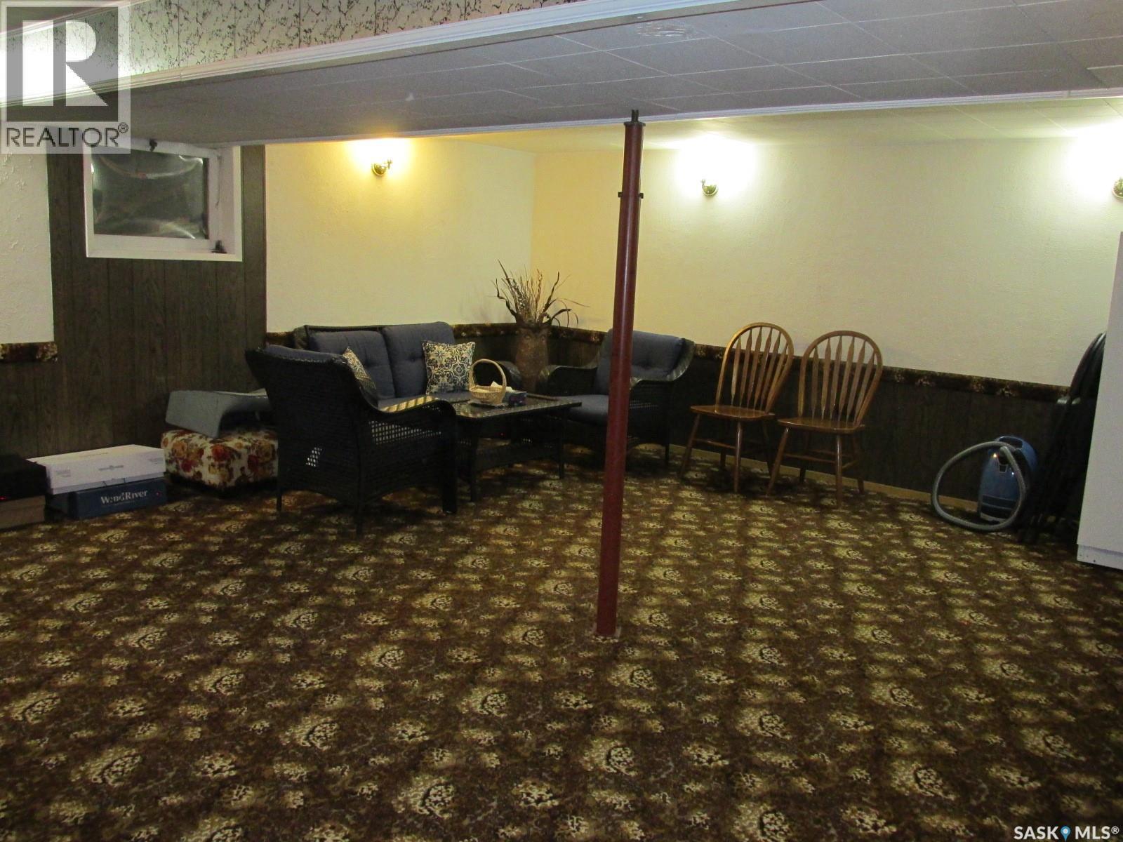 311 3Rd Street N, Nipawin, SK - Indoor