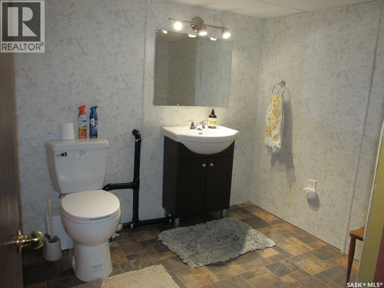 311 3Rd Street N, Nipawin, SK - Indoor Photo Showing Bathroom