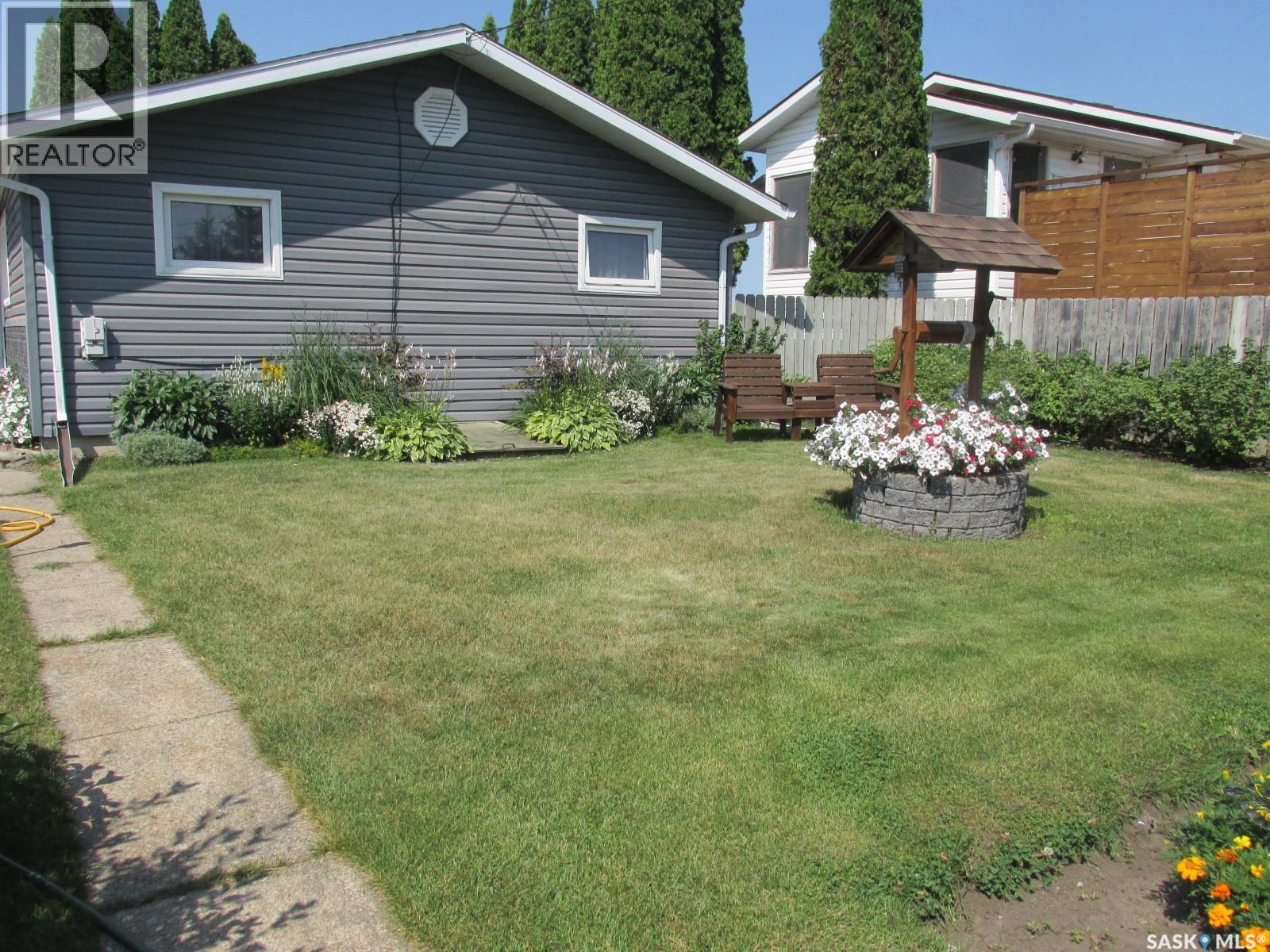 311 3Rd Street N, Nipawin, SK - Outdoor