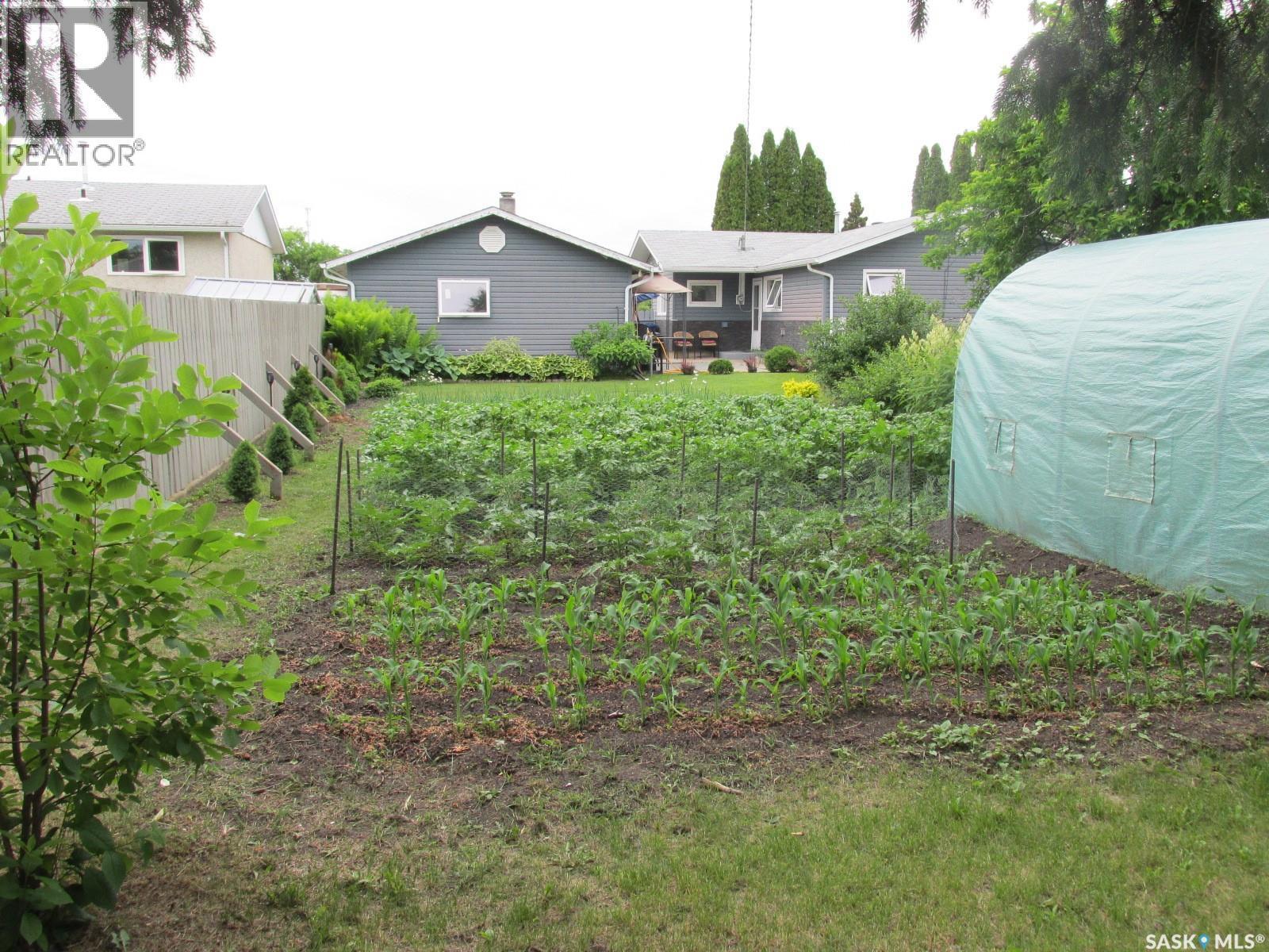 311 3Rd Street N, Nipawin, SK - Outdoor