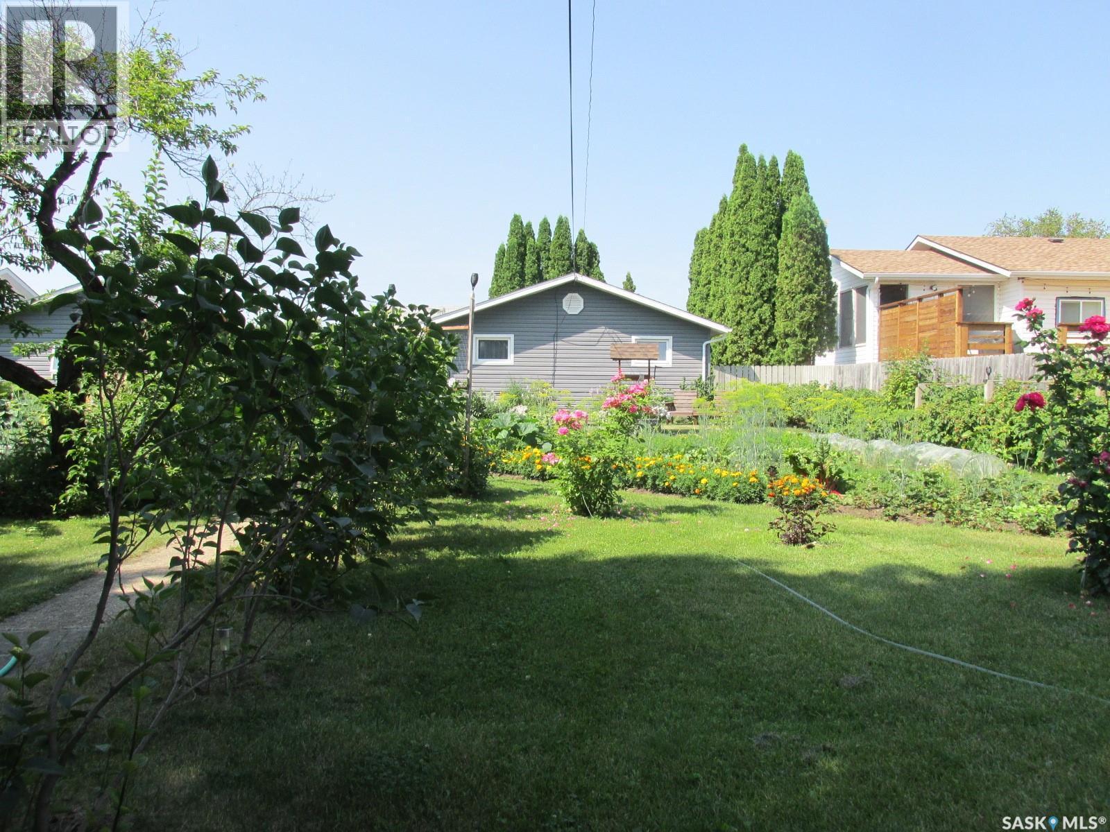 311 3Rd Street N, Nipawin, SK - Outdoor