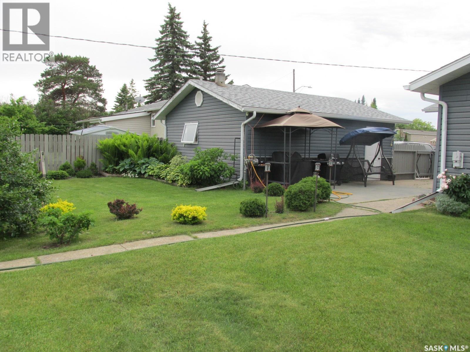 311 3Rd Street N, Nipawin, SK - Outdoor