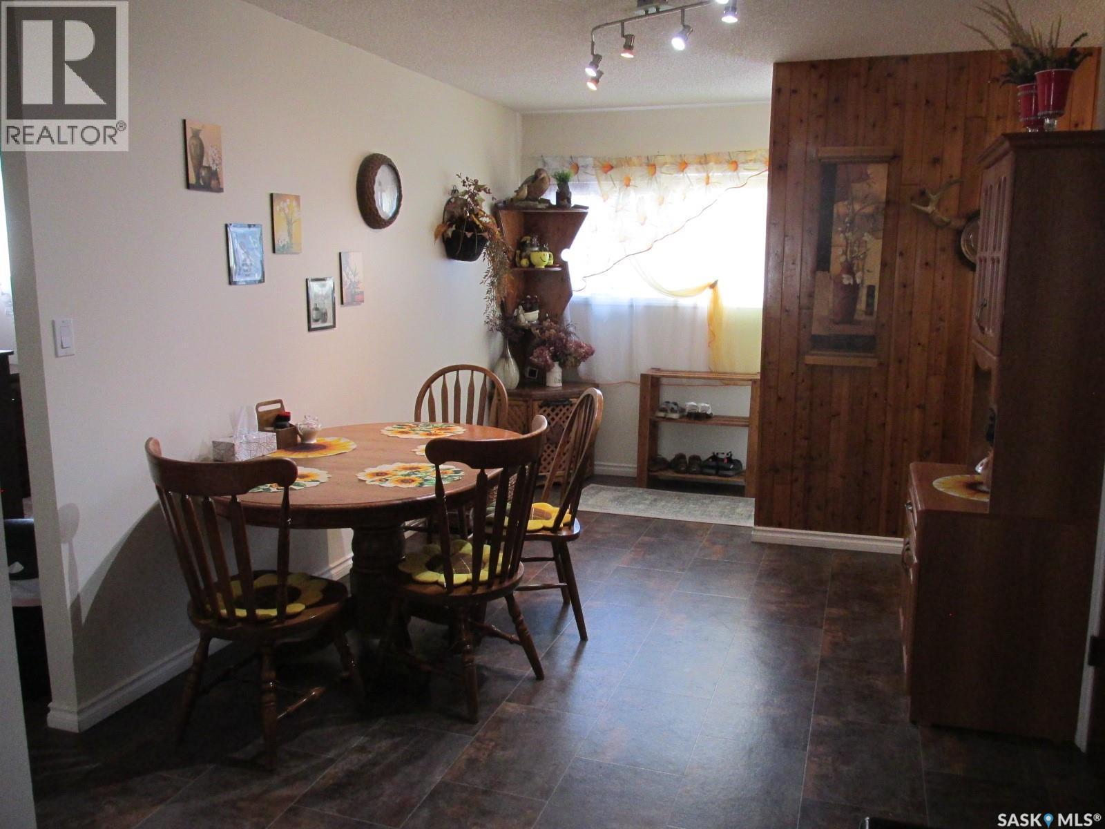 311 3Rd Street N, Nipawin, SK - Indoor Photo Showing Dining Room