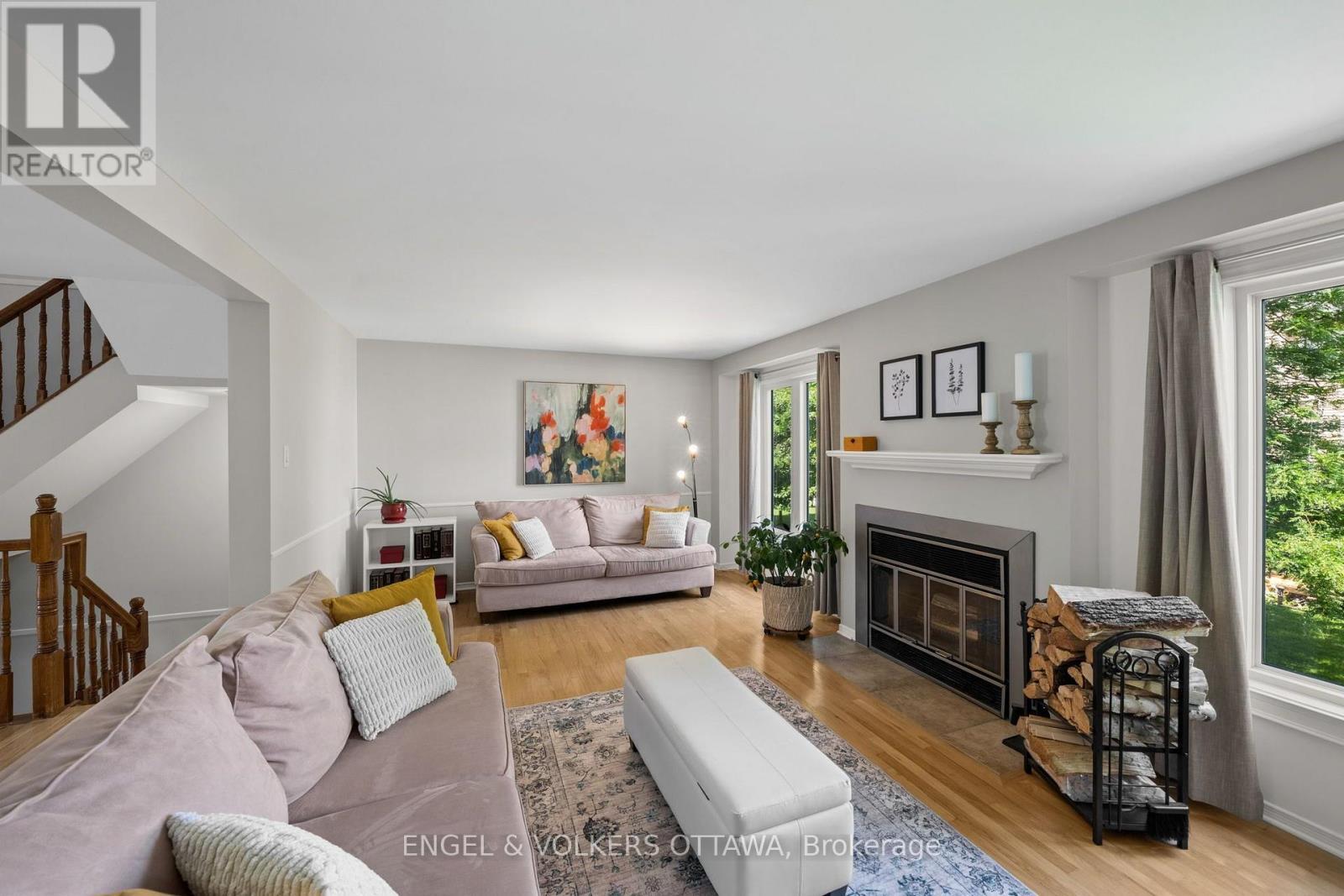 1831 Summerfields Crescent, Ottawa, ON - Indoor Photo Showing Living Room With Fireplace