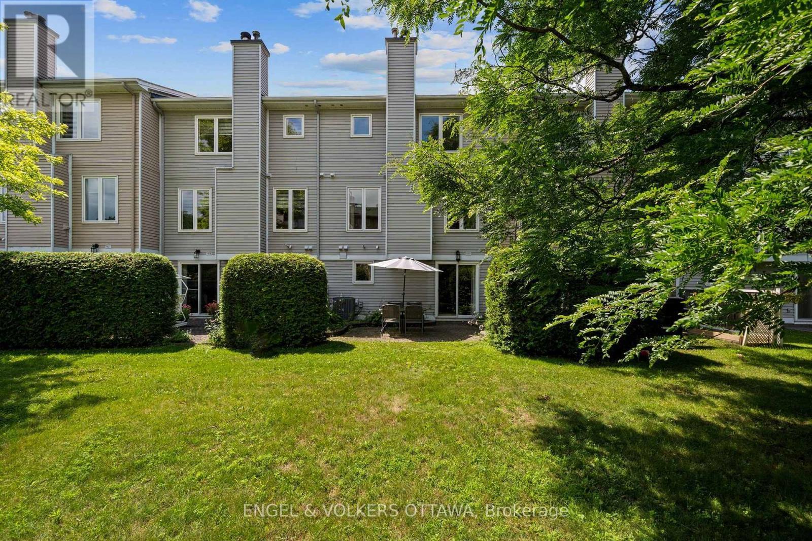 1831 Summerfields Crescent, Ottawa, ON - Outdoor