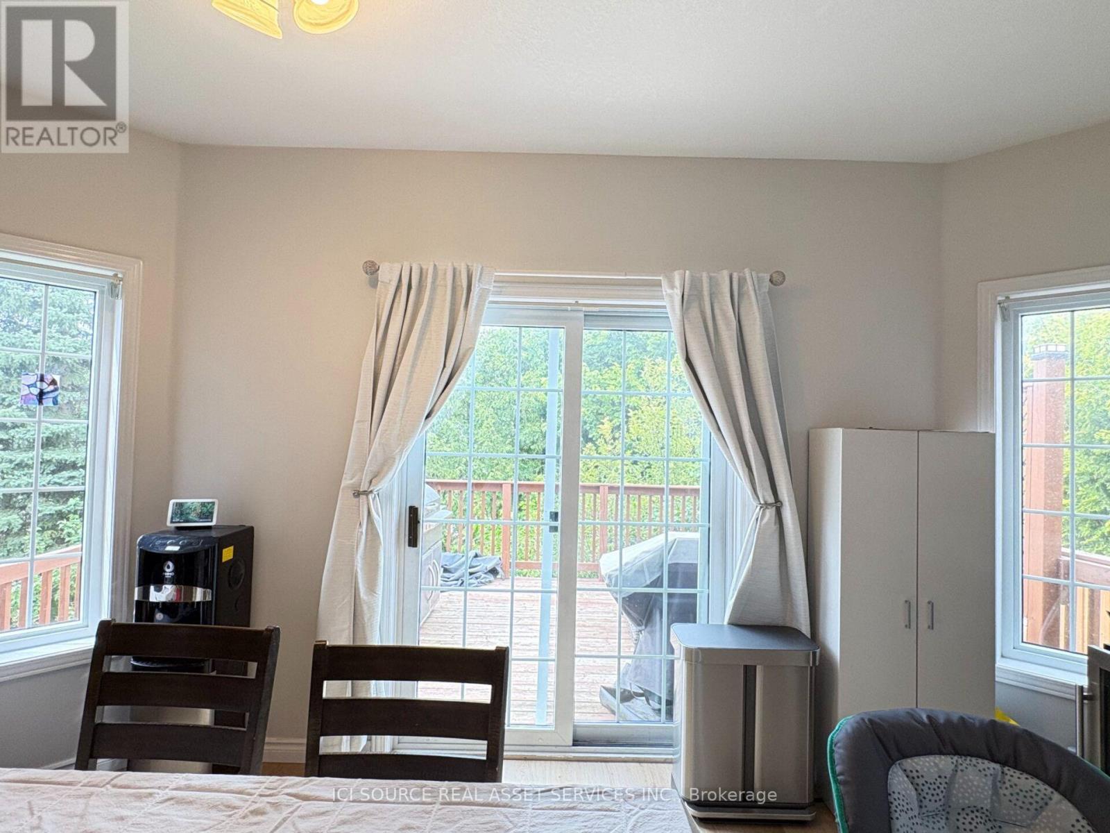 2 Woodcrest Court, Kitchener, ON - Indoor