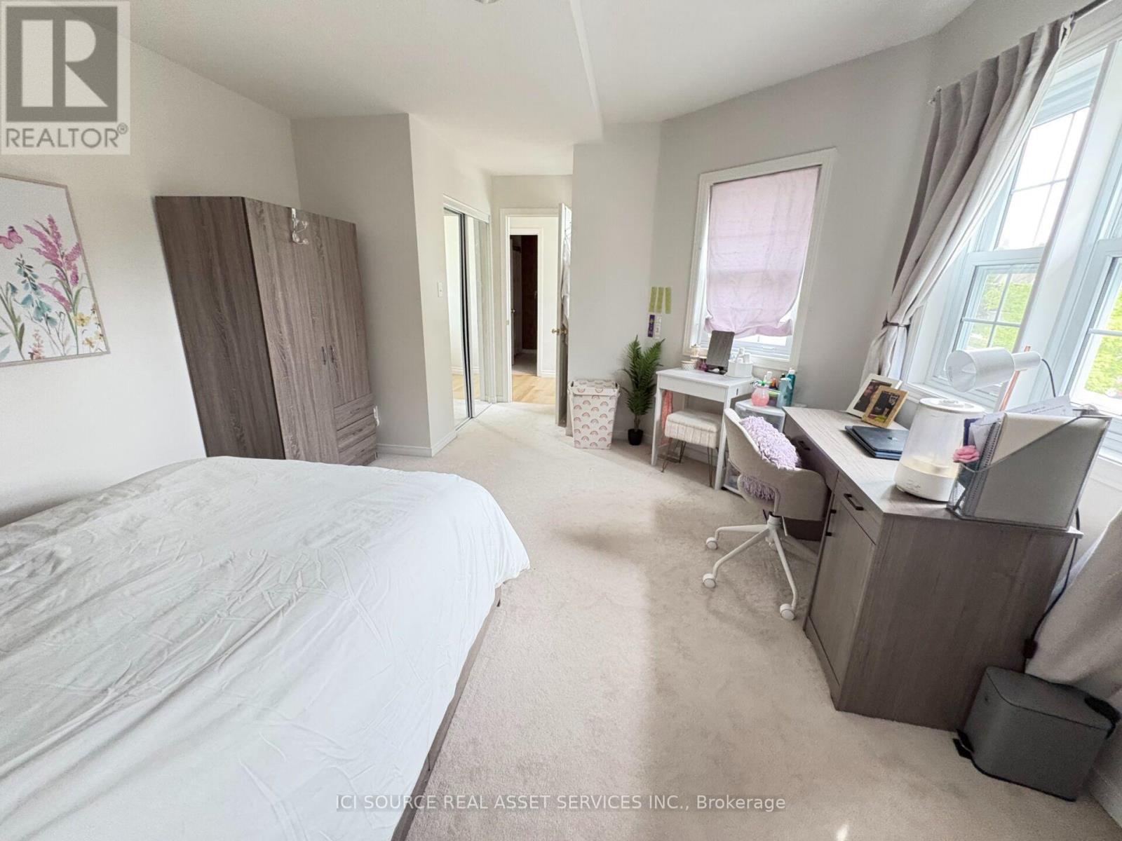 2 Woodcrest Court, Kitchener, ON - Indoor Photo Showing Bedroom