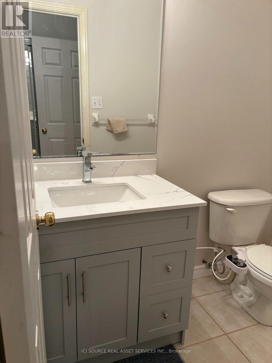 2 Woodcrest Court, Kitchener, ON - Indoor Photo Showing Bathroom