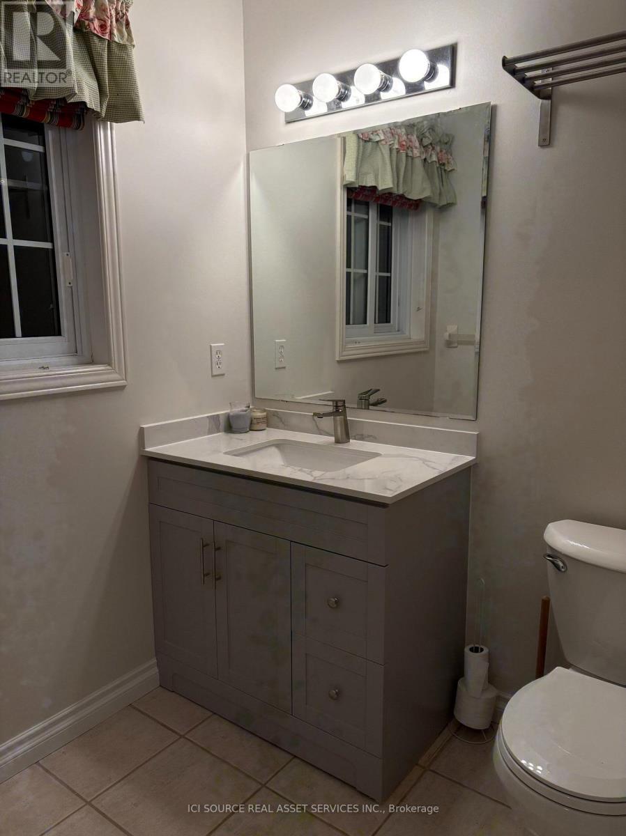 2 Woodcrest Court, Kitchener, ON - Indoor Photo Showing Bathroom
