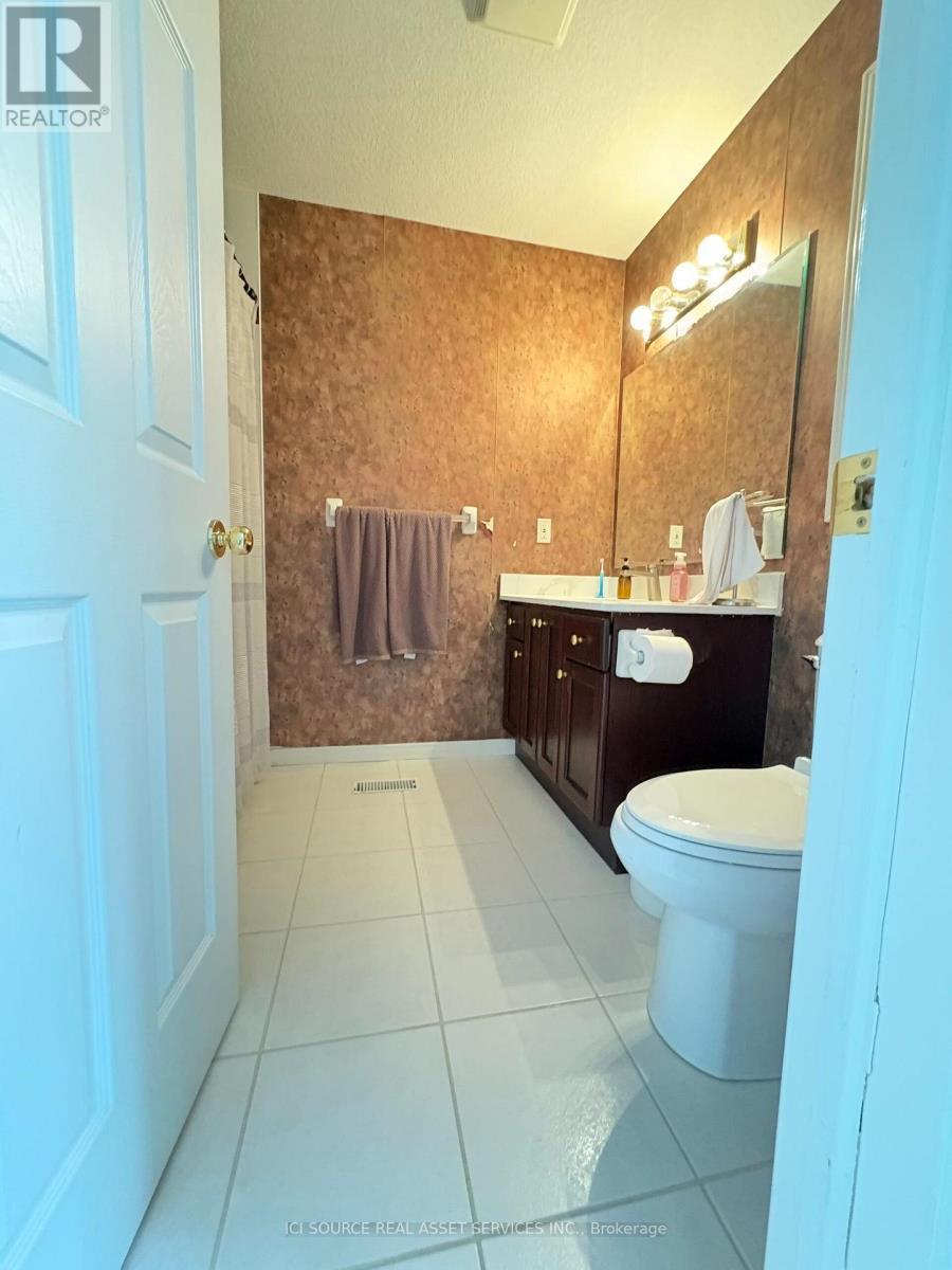 2 Woodcrest Court, Kitchener, ON - Indoor Photo Showing Bathroom
