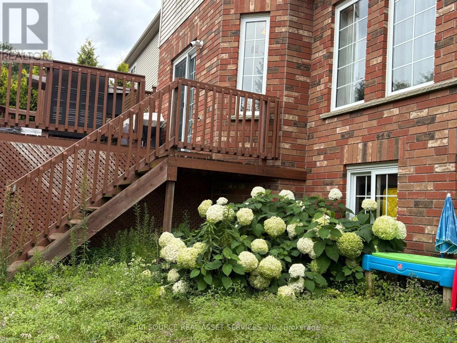 2 Woodcrest Court, Kitchener, ON - With Fireplace With Exterior