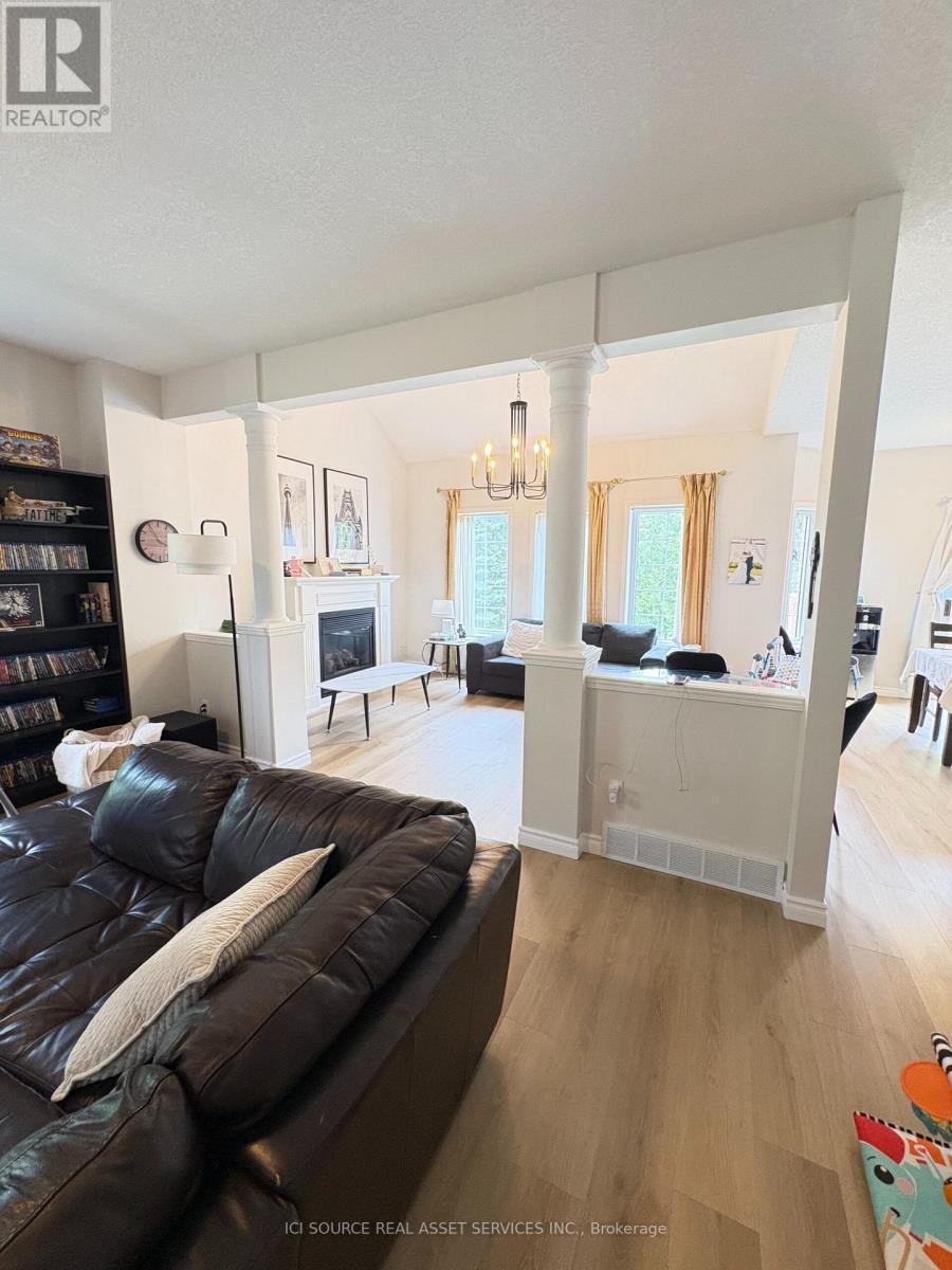 2 Woodcrest Court, Kitchener, ON - Indoor