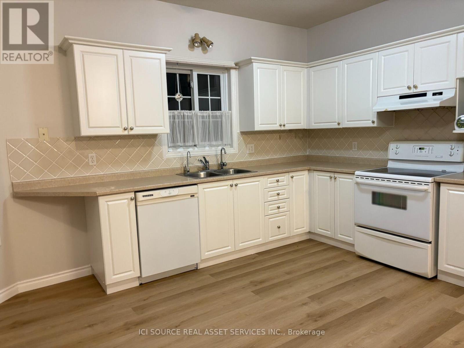 2 Woodcrest Court, Kitchener, ON - Indoor Photo Showing Kitchen With Double Sink