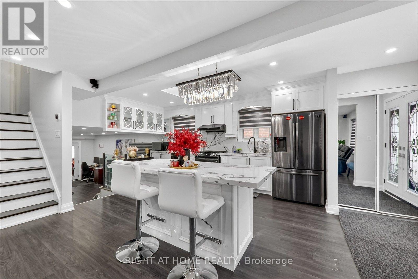 314 Morrish Road S, Toronto, ON - Indoor Photo Showing Dining Room