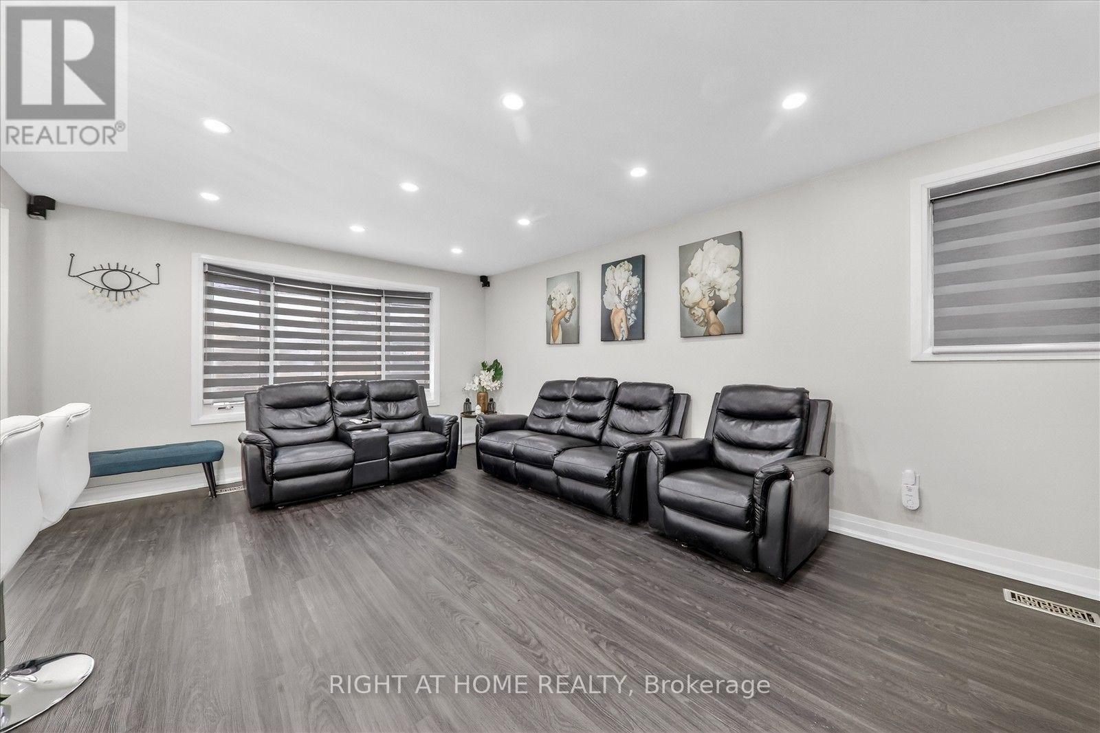 314 Morrish Road S, Toronto, ON - Indoor Photo Showing Other Room