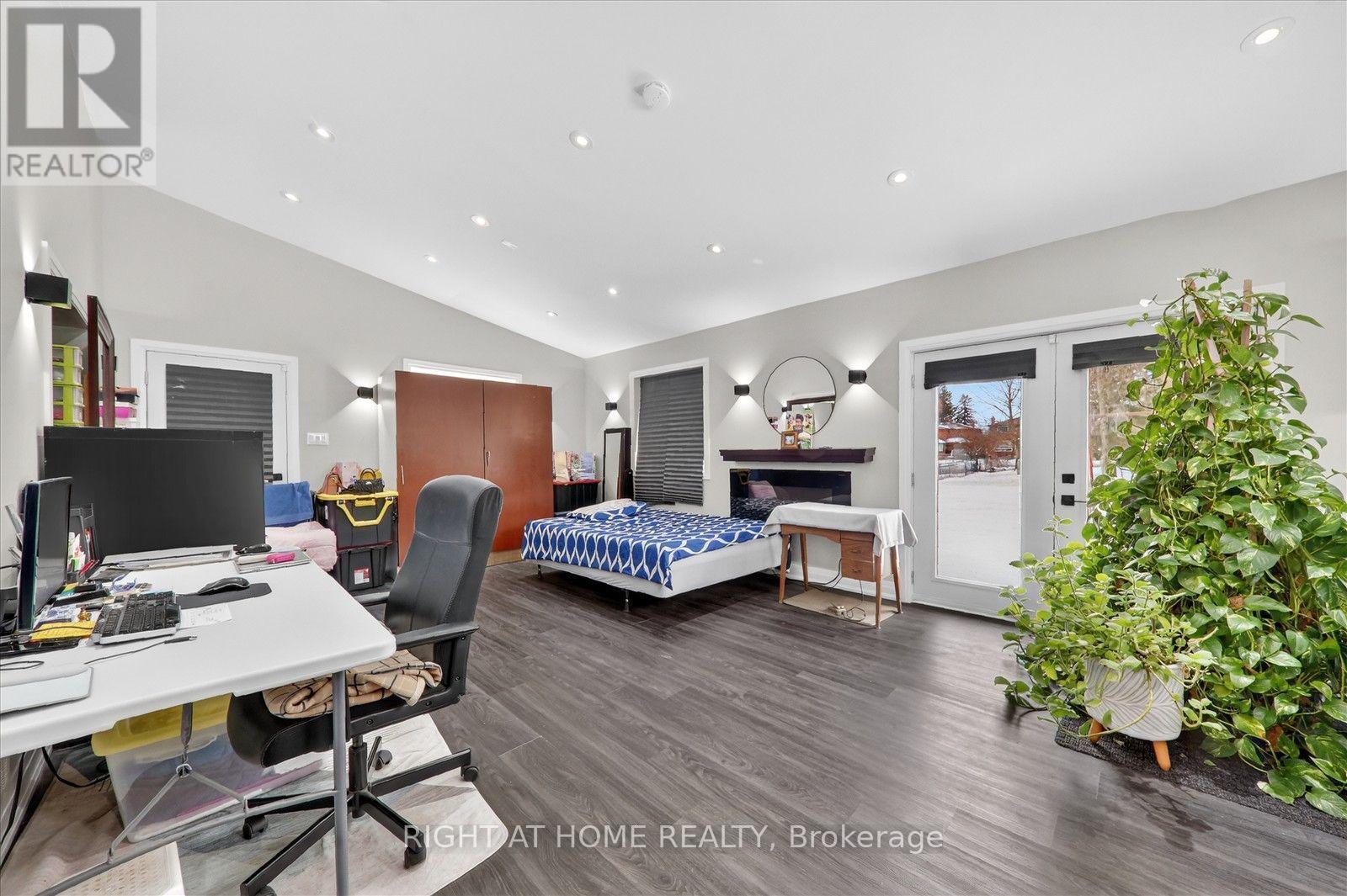 314 Morrish Road S, Toronto, ON - Indoor Photo Showing Office