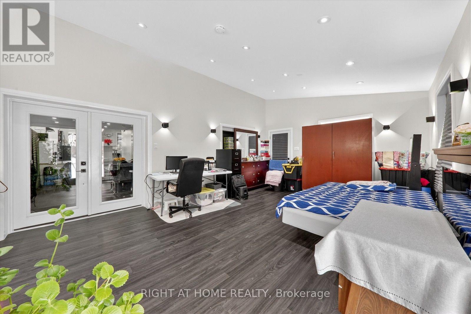 314 Morrish Road S, Toronto, ON - Indoor