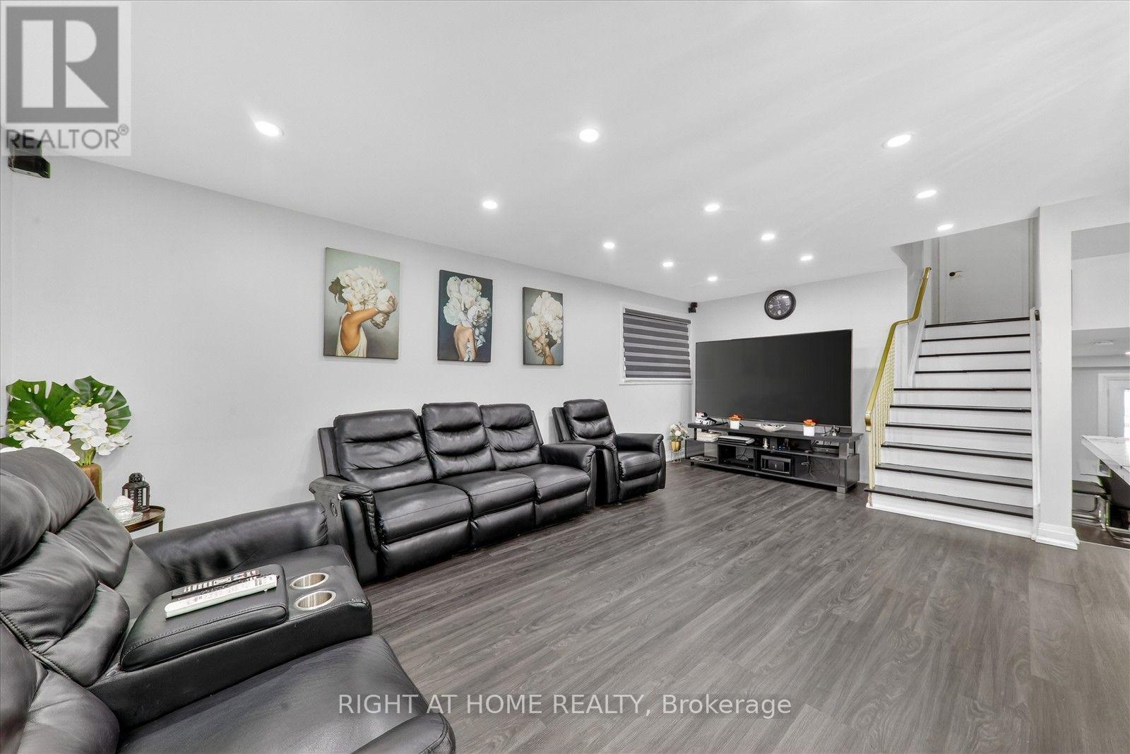 314 Morrish Road S, Toronto, ON - Indoor