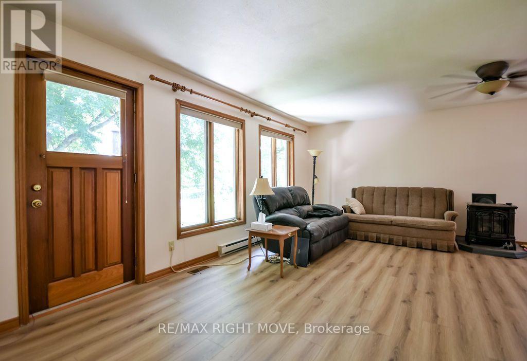 3263 Shoreview Drive, Severn, ON - Indoor Photo Showing Other Room