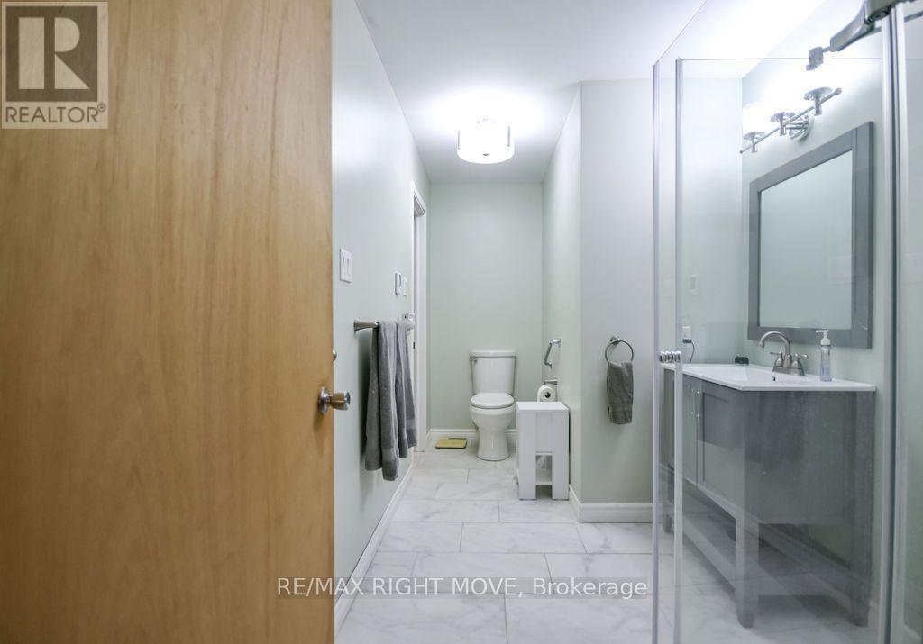 3263 Shoreview Drive, Severn, ON - Indoor Photo Showing Bathroom