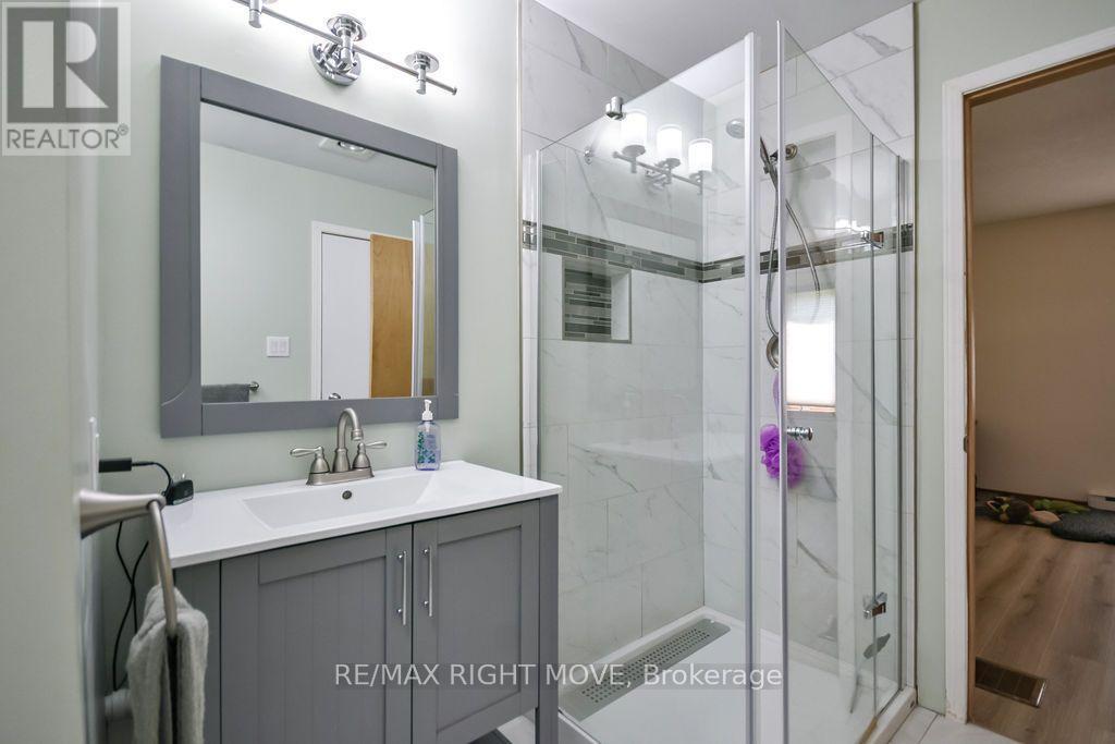 3263 Shoreview Drive, Severn, ON - Indoor Photo Showing Bathroom