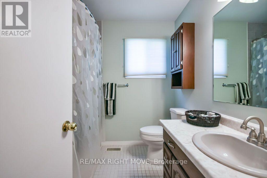 3263 Shoreview Drive, Severn, ON - Indoor Photo Showing Bathroom