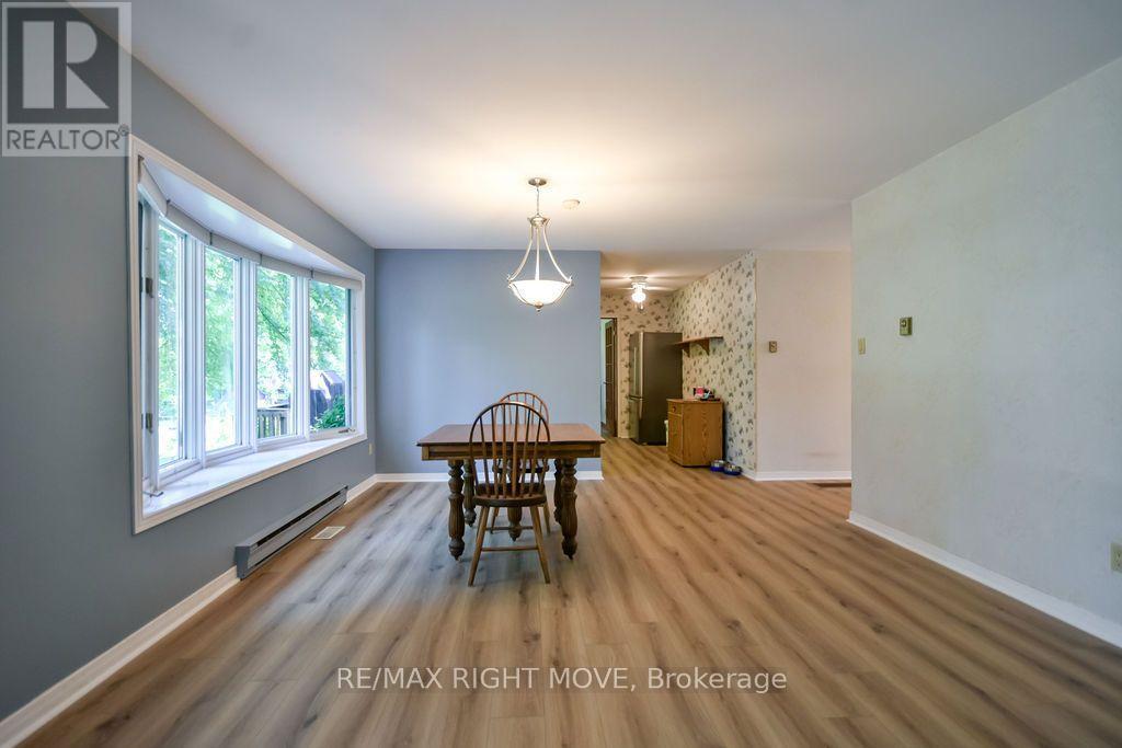 3263 Shoreview Drive, Severn, ON - Indoor Photo Showing Dining Room