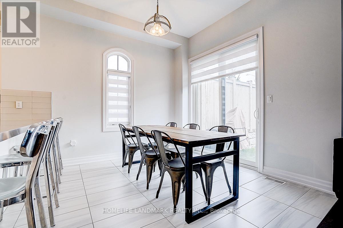 56 Botelho Circle, Aurora, ON - Indoor Photo Showing Dining Room
