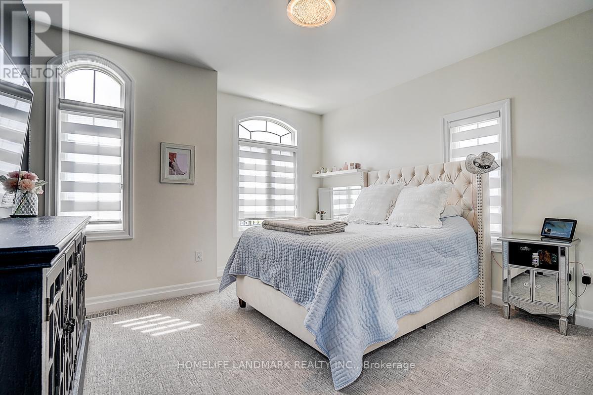 56 Botelho Circle, Aurora, ON - Indoor Photo Showing Bedroom