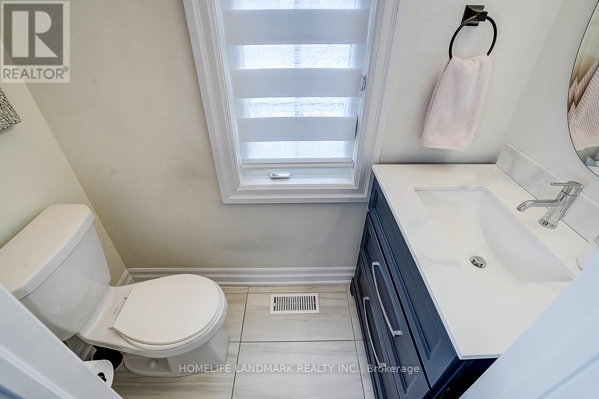 56 Botelho Circle, Aurora, ON - Indoor Photo Showing Bathroom