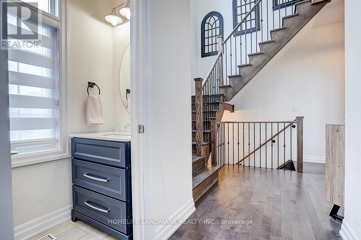 56 Botelho Circle, Aurora, ON - Indoor Photo Showing Other Room