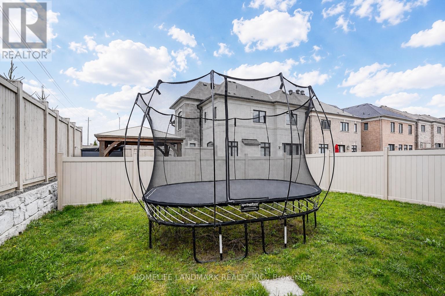 56 Botelho Circle, Aurora, ON - Outdoor
