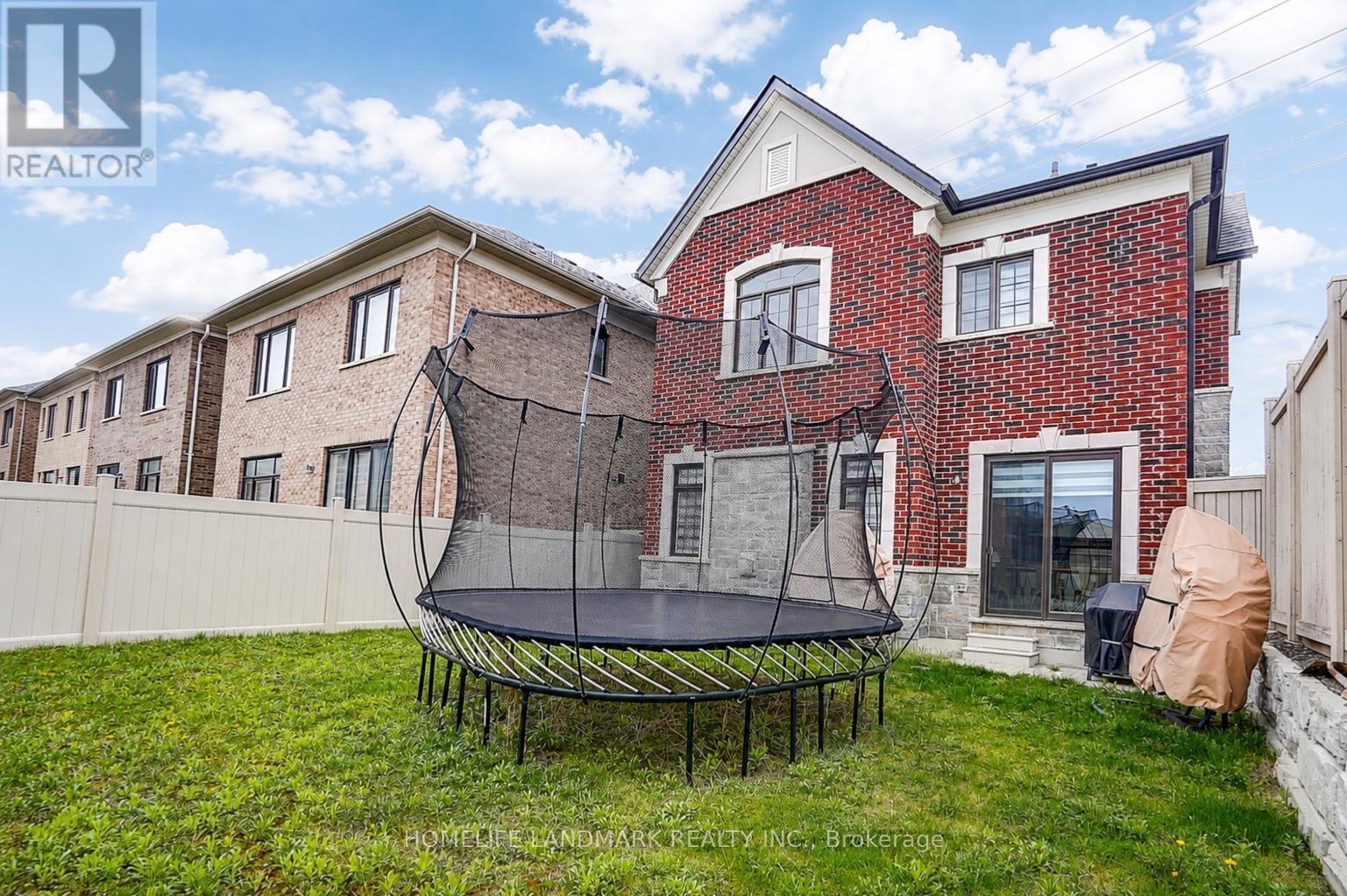 56 Botelho Circle, Aurora, ON - Outdoor