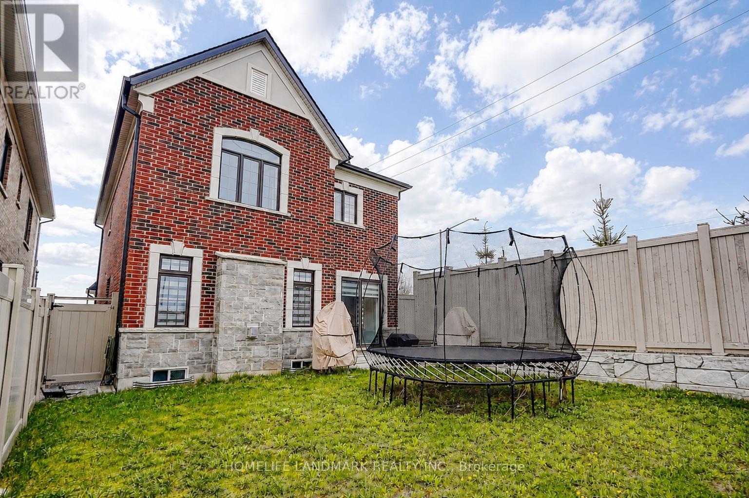 56 Botelho Circle, Aurora, ON - Outdoor
