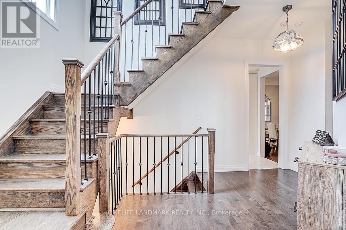 56 Botelho Circle, Aurora, ON - Indoor Photo Showing Other Room